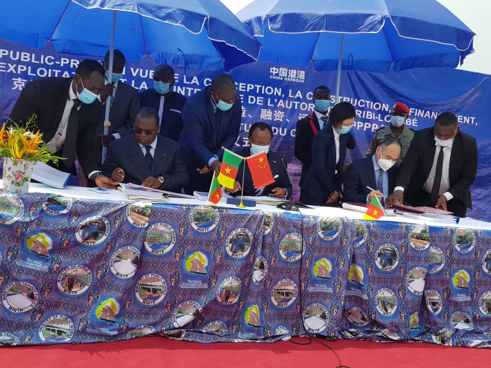 Signature du contrat PPP relatif à la construction de l’autoroute Kribi-Lolabé