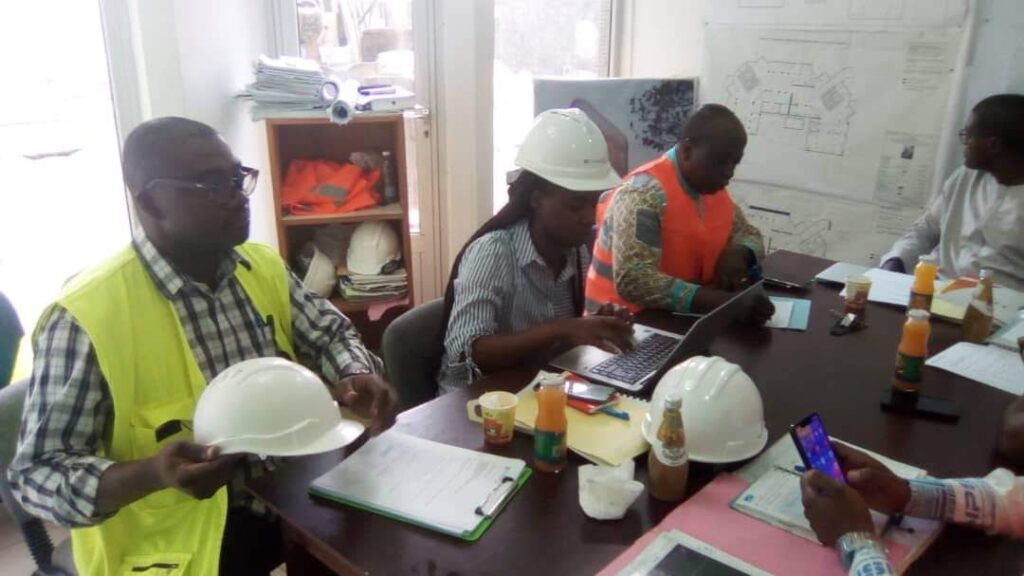 Visite de chantier de l&rsquo;Immeuble CNPS à Douala
